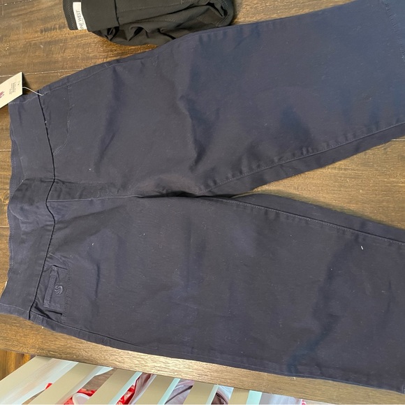 Blue capris size 10 - Picture 2 of 3